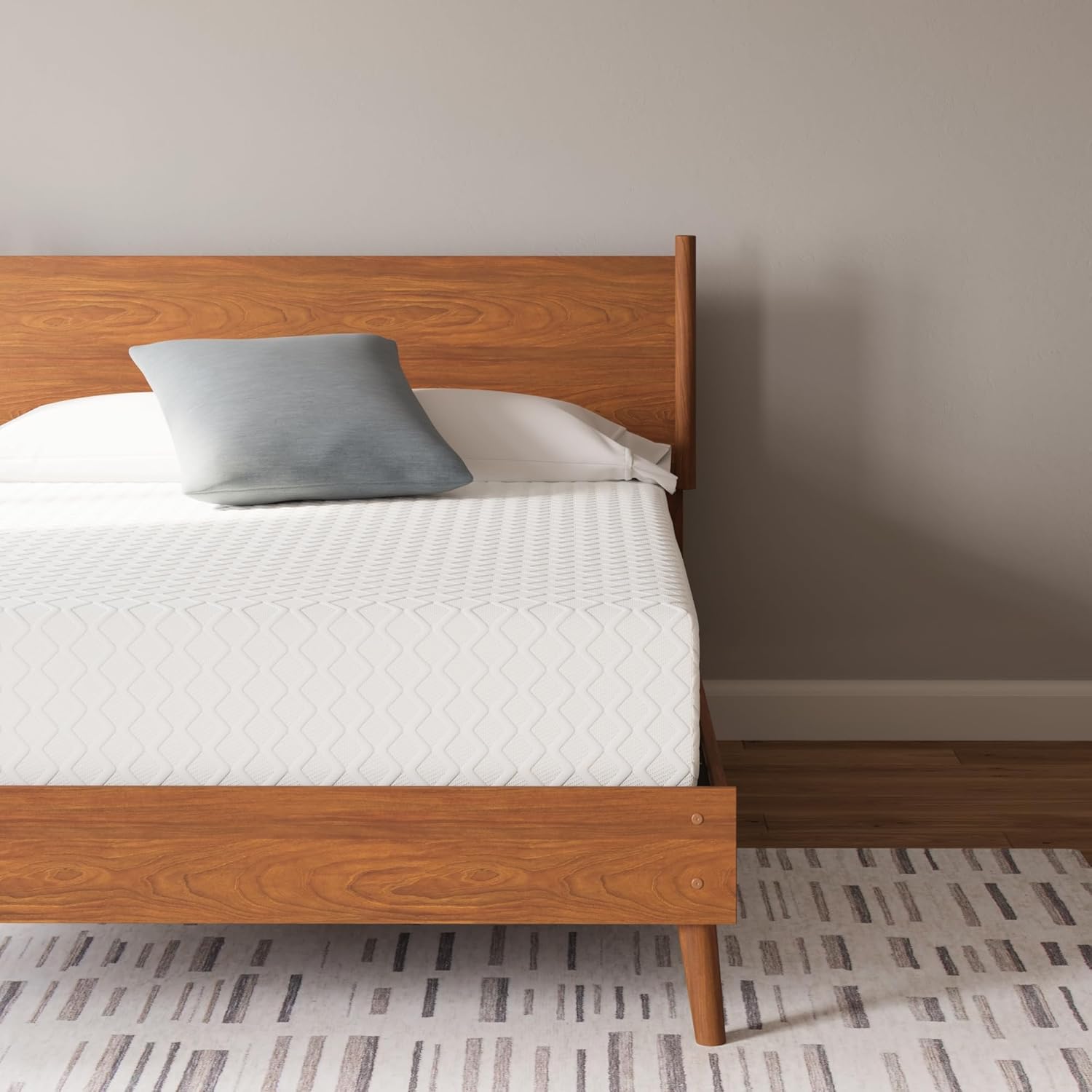Brooklyn Bedding Signature Hybrid – Affordable luxury with customizable firmness and premium materials.